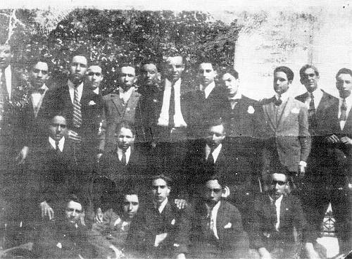 Grupo de alunos do 5º ano do Liceu de Aveiro, em 1923-24, entre os quais se enco