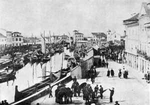 Aspecto da feira da madeira, em 19 de Março de 1900, conhecida por Feira de S. J