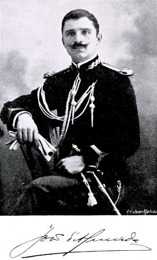 Bilhete postal representando o «Herói dos Dembos», o general João de Almeida.